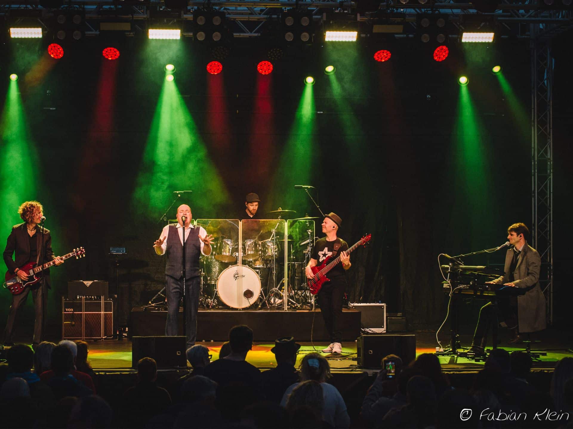 True Collins The music of Phil Collins mit Kay Scheffel Musik-Dinner-Show Heidelberger Schloss Martin Scharff