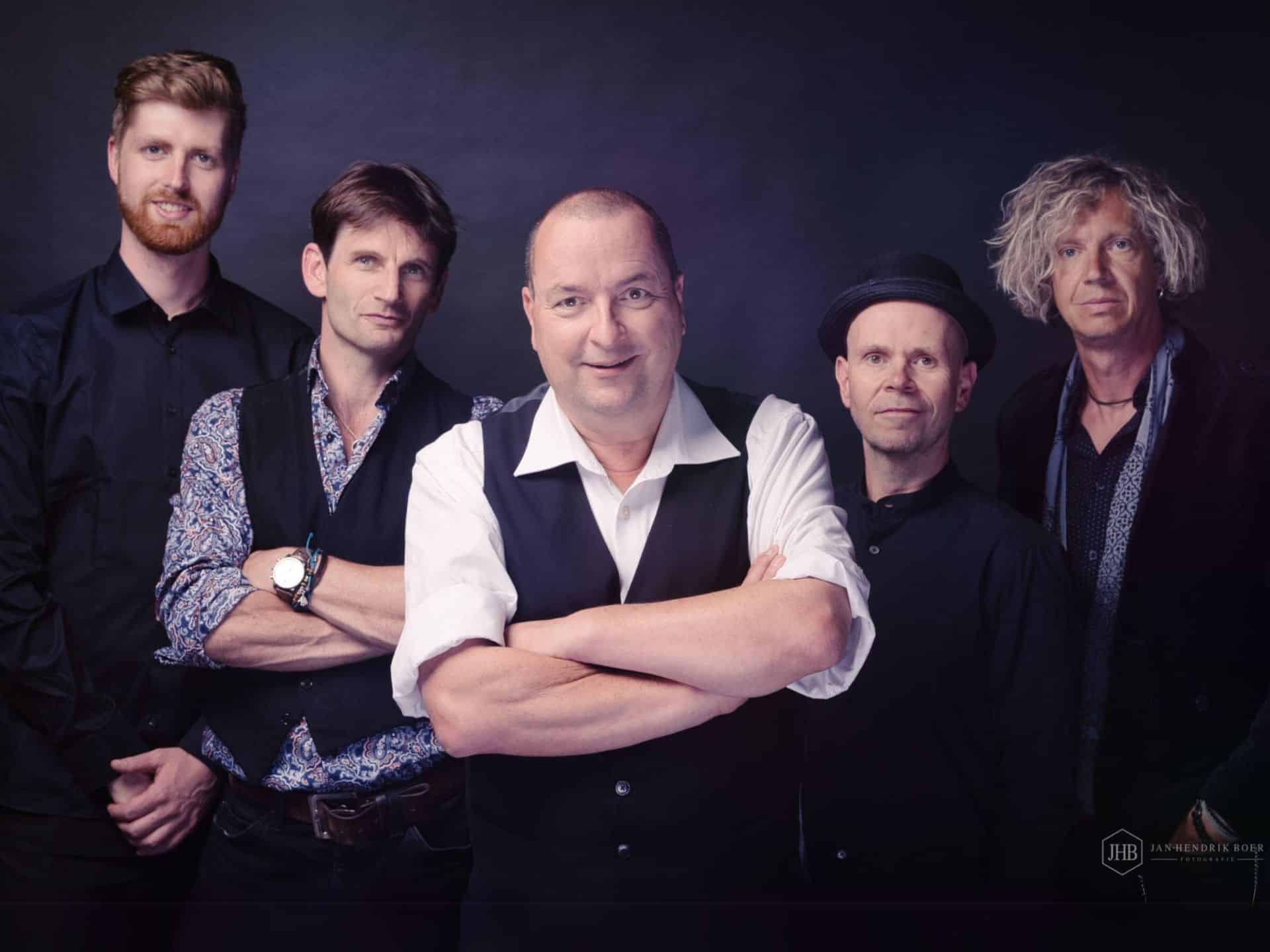 True Collins The music of Phil Collins mit Kay Scheffel Musik-Dinner-Show Heidelberger Schloss Martin Scharff