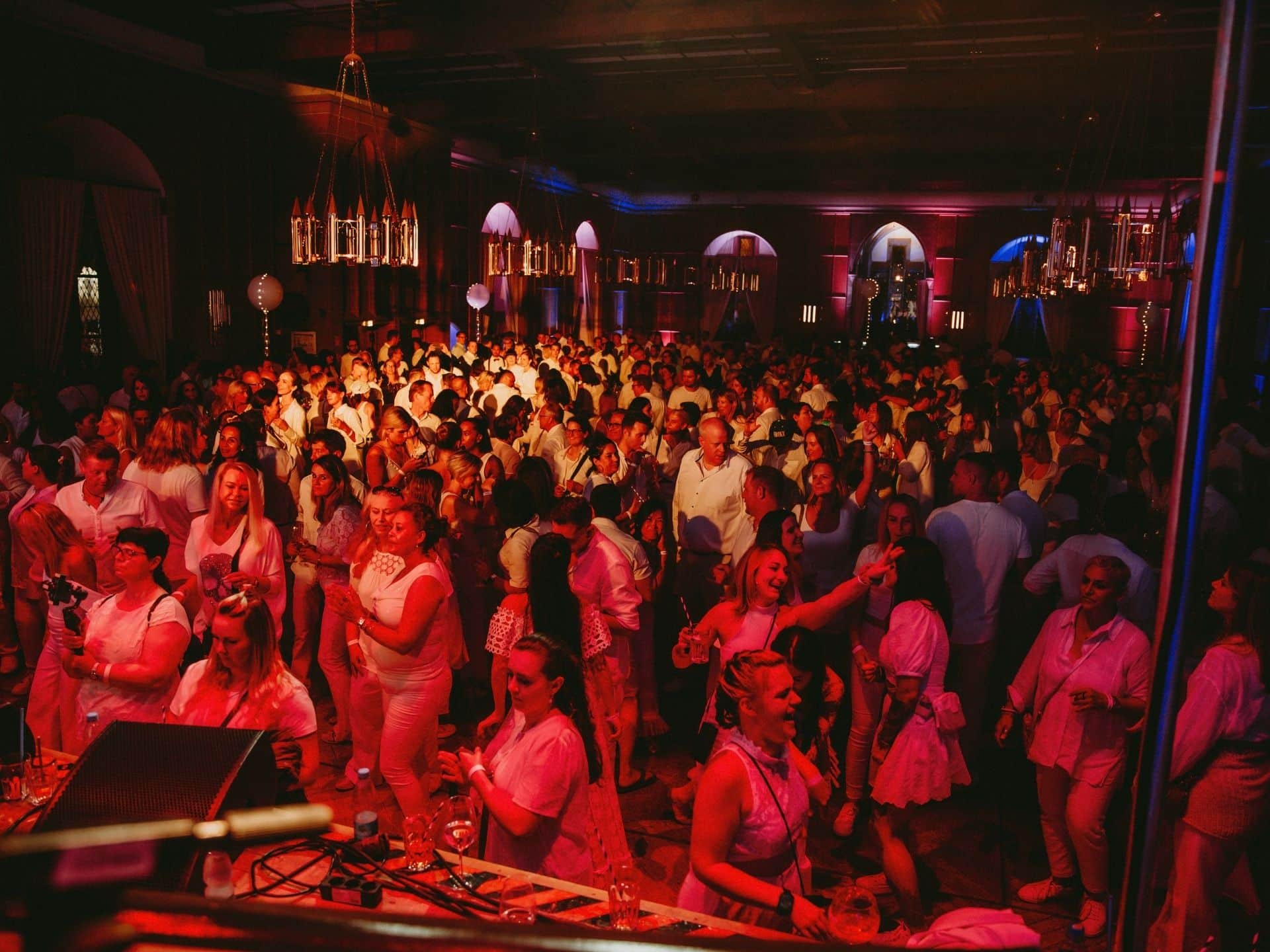 White-Night-ü30-party-heidelberger-schloss